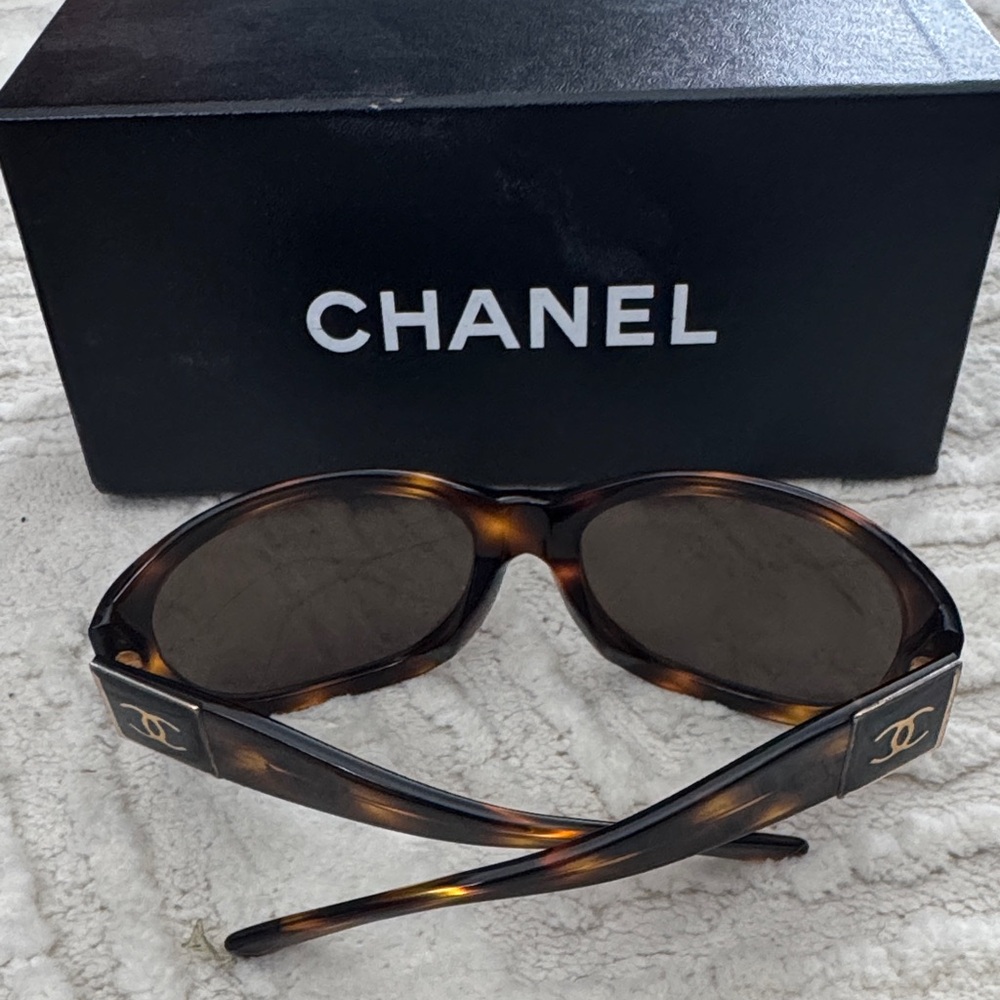 CHANEL Tortoise Sunglasses with Box and Dustbag - Picture 3 of 8